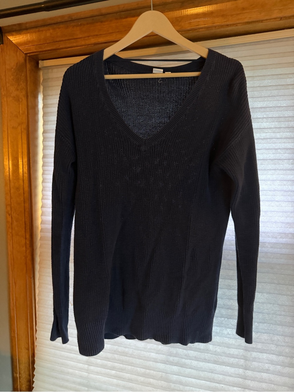 GAP Women's V-Neck Long Sleeve Sweater - navy s #oversized #cozy 0229